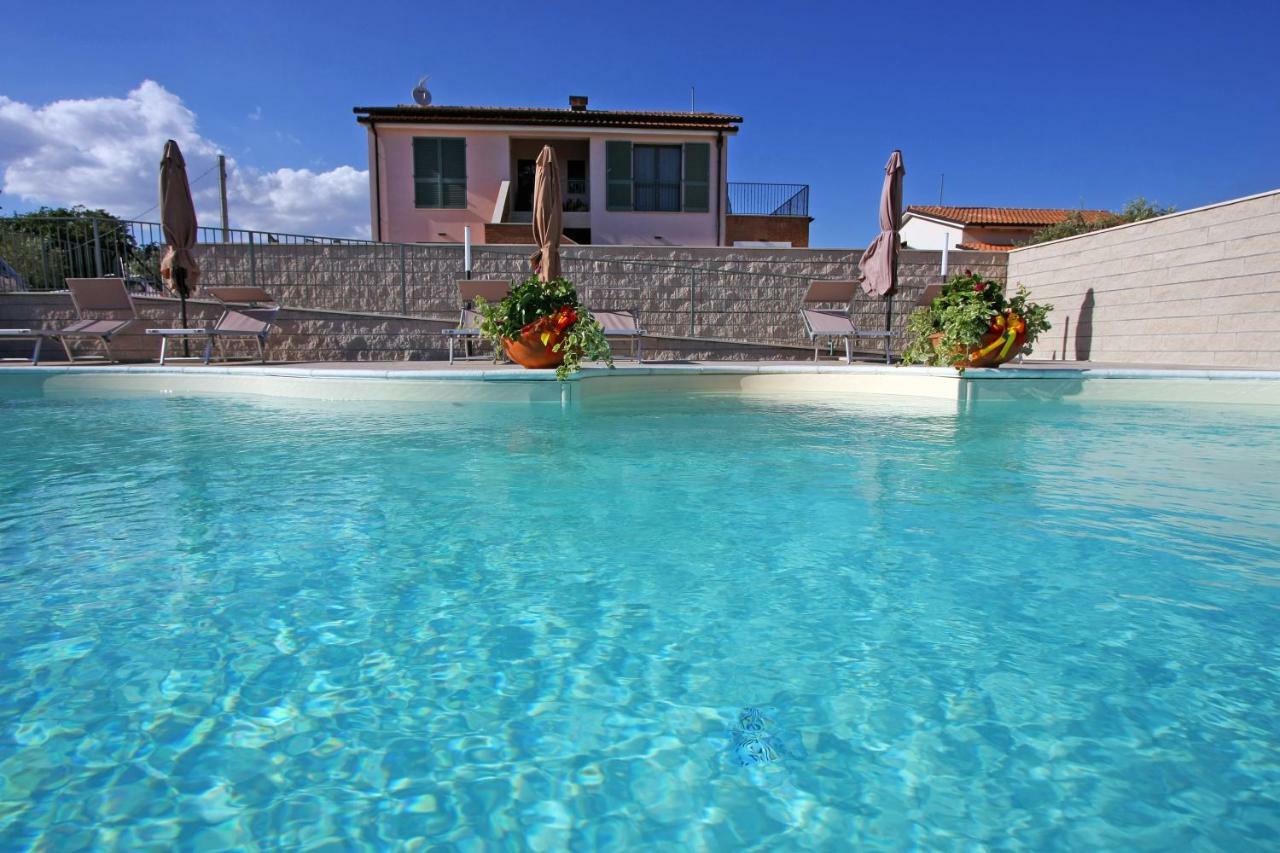 Vila La Collina Del Girasole Montecastrilli Exteriér fotografie