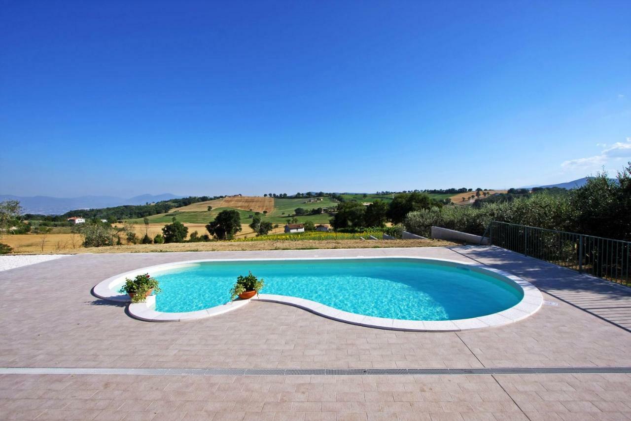 Vila La Collina Del Girasole Montecastrilli Exteriér fotografie