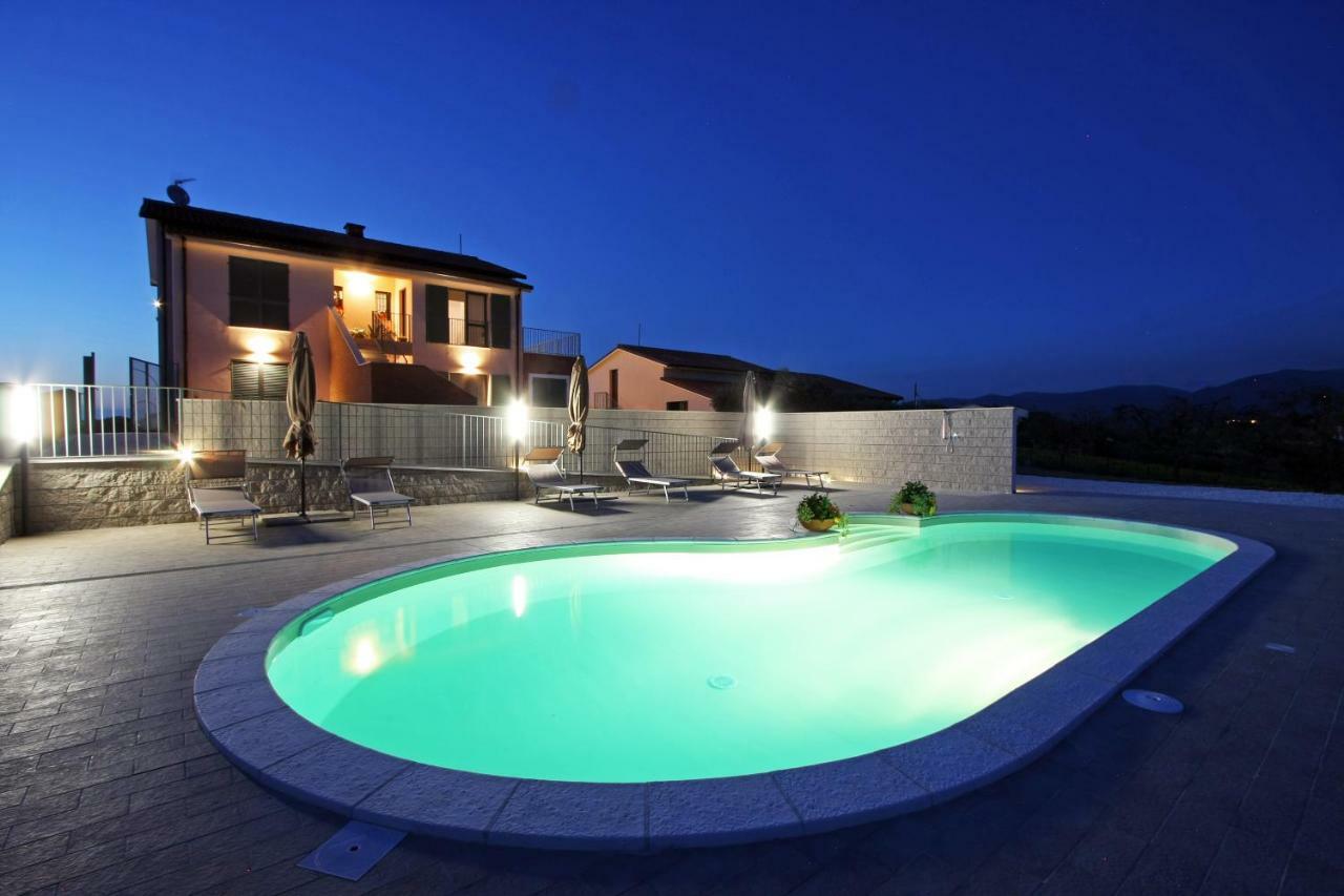 Vila La Collina Del Girasole Montecastrilli Exteriér fotografie