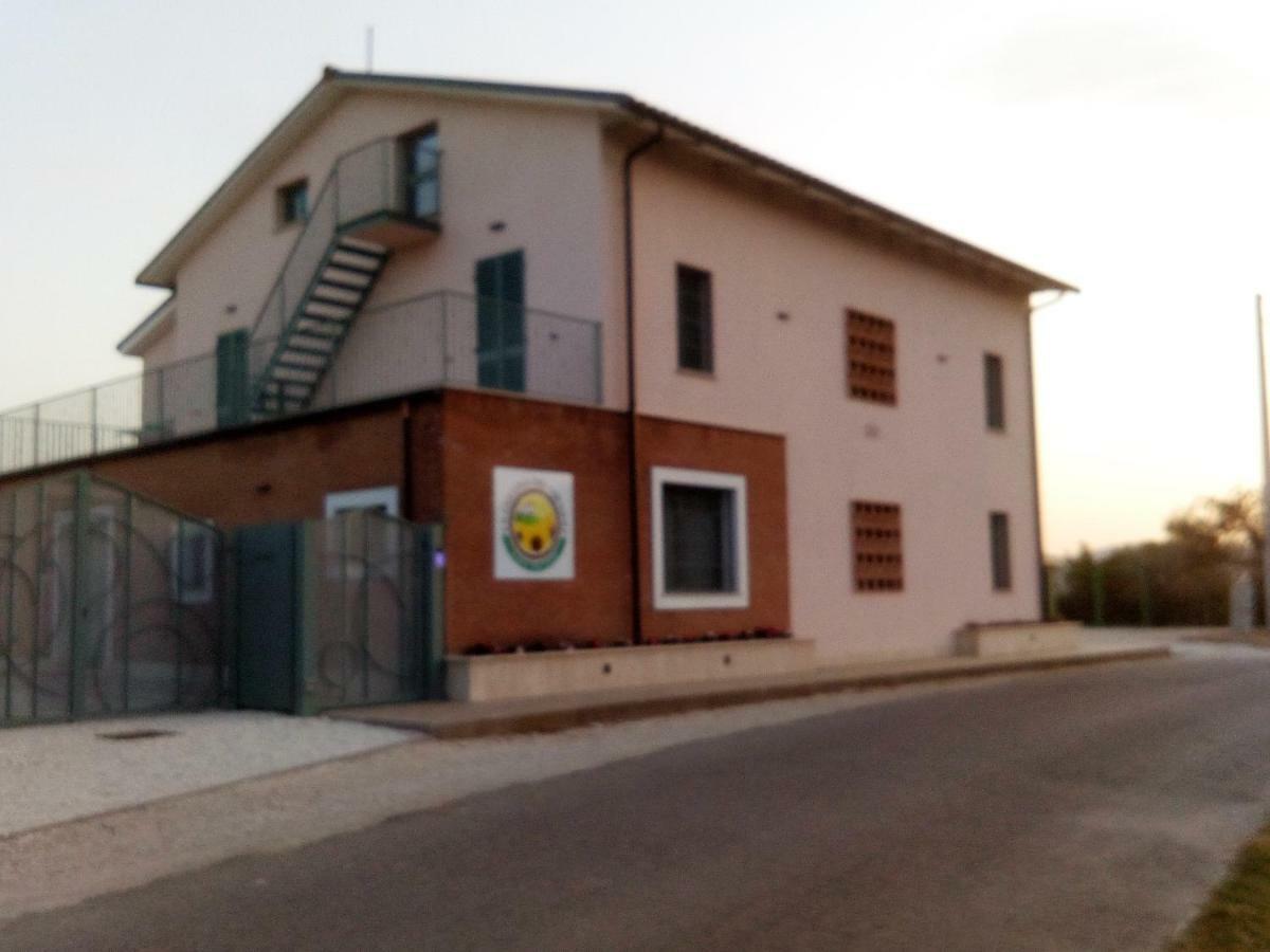 Vila La Collina Del Girasole Montecastrilli Exteriér fotografie